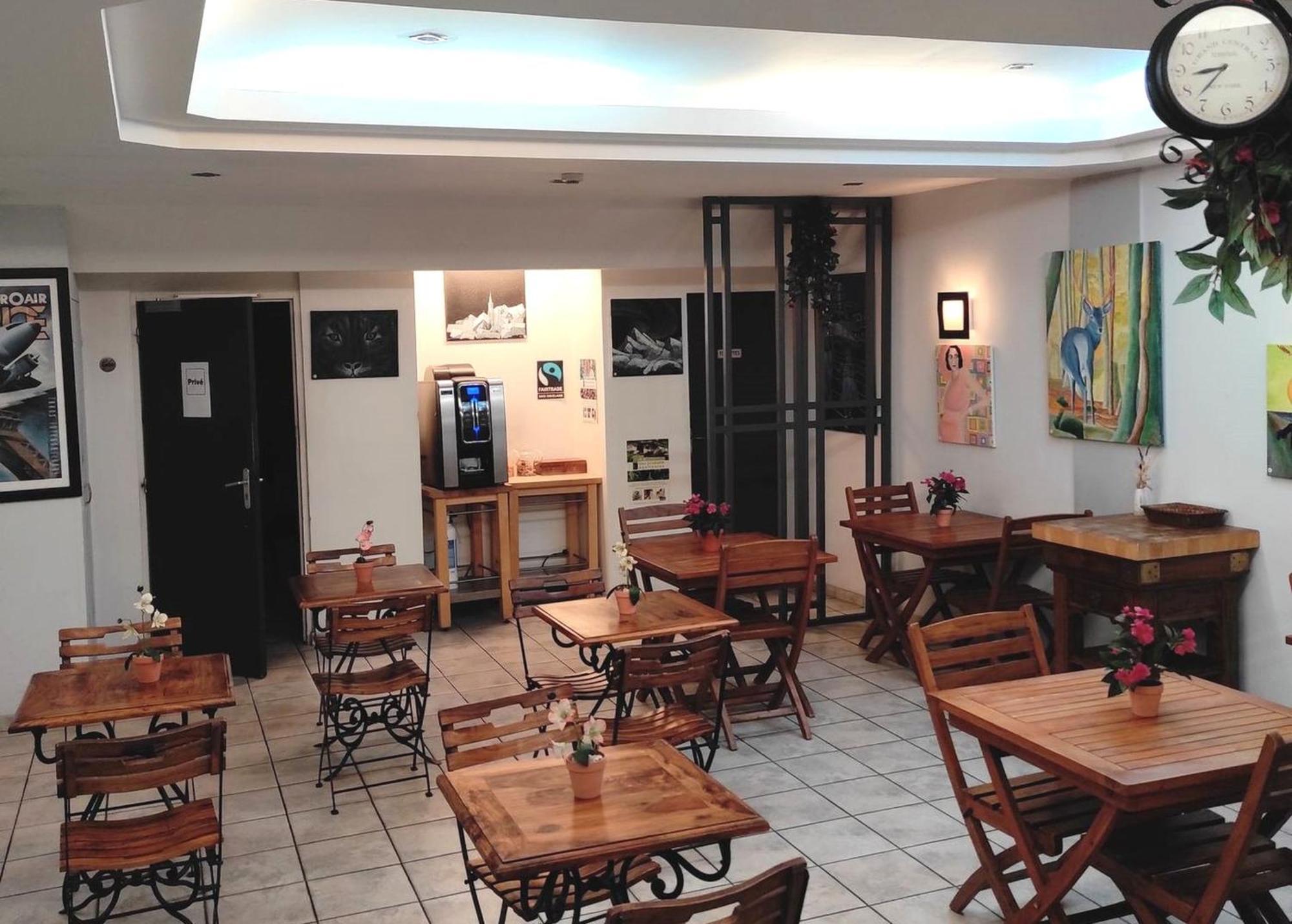 Hotel De La Gare 2*